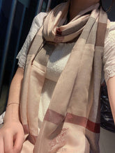 China Replica Burberry Scarf 42usd Only